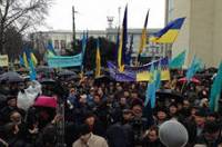 Ситуация в Крыму накаляется. По всему полуострову крымские татары проводят митинги против референдума